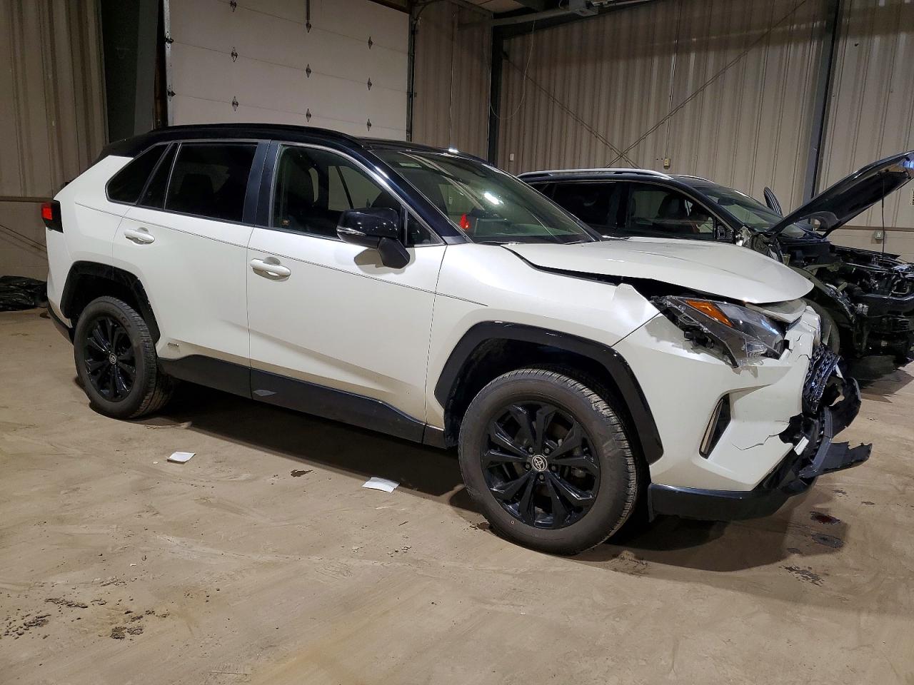 2022 TOYOTA RAV4 XSE photo 4