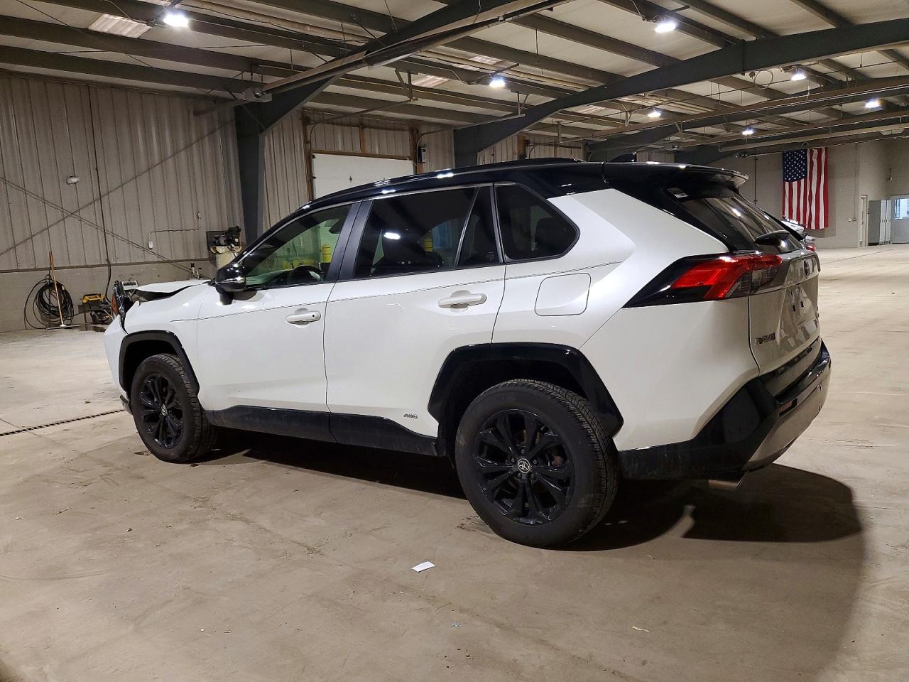 2022 TOYOTA RAV4 XSE photo 2