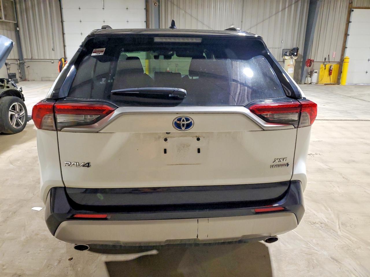 2022 TOYOTA RAV4 XSE photo 6
