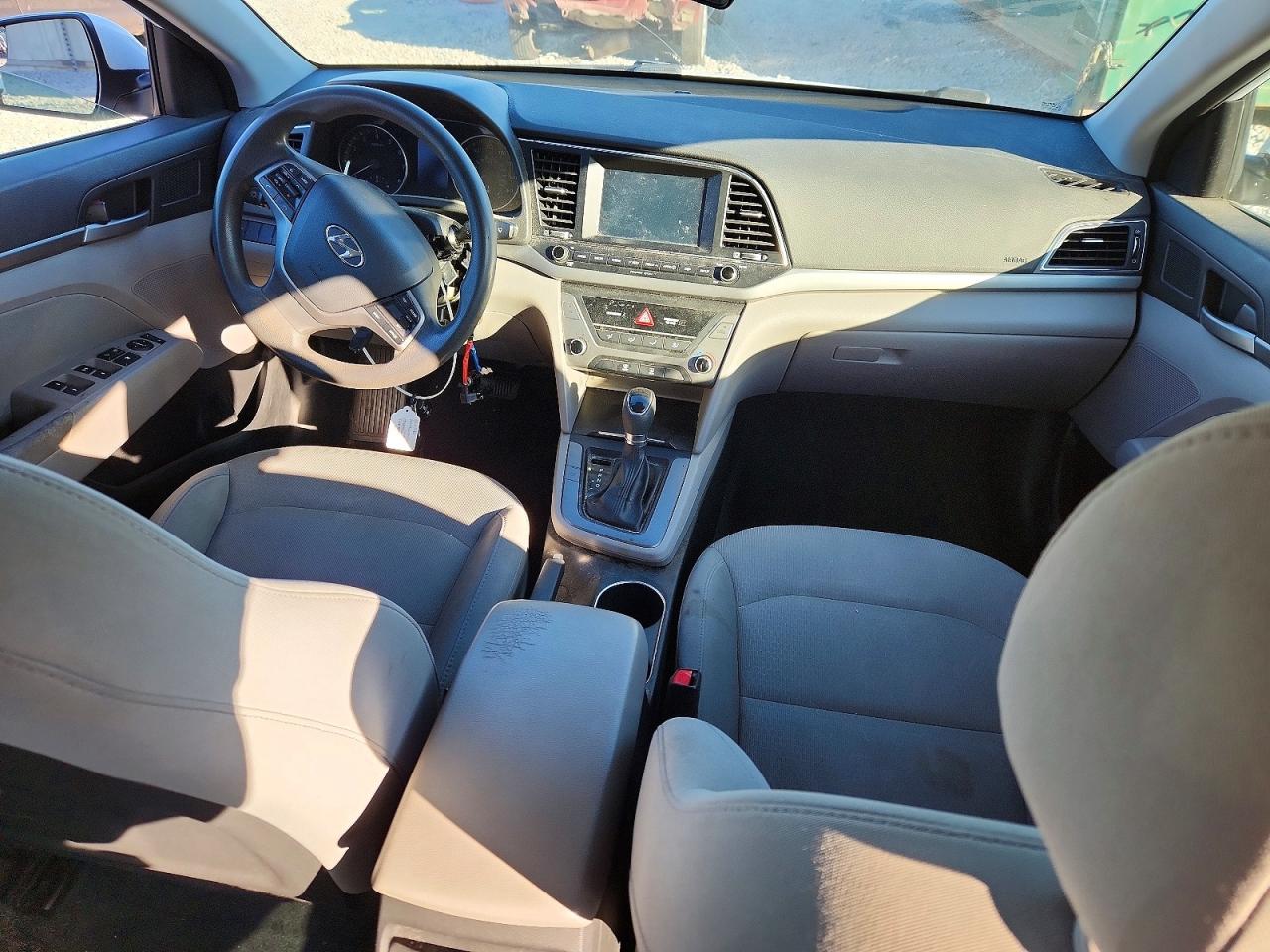 2017 HYUNDAI ELANTRA photo 8