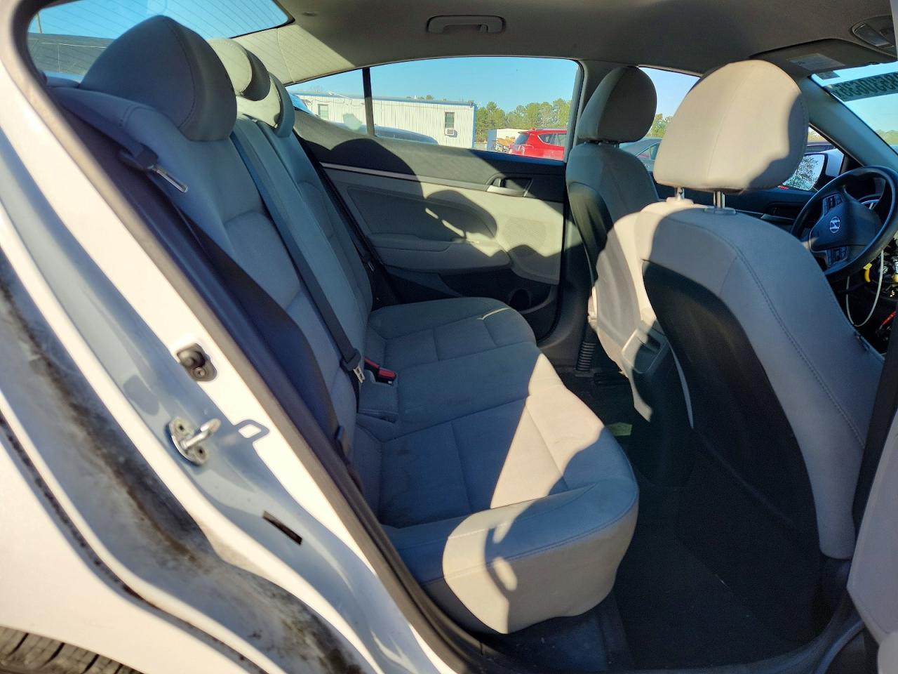 2017 HYUNDAI ELANTRA photo 10
