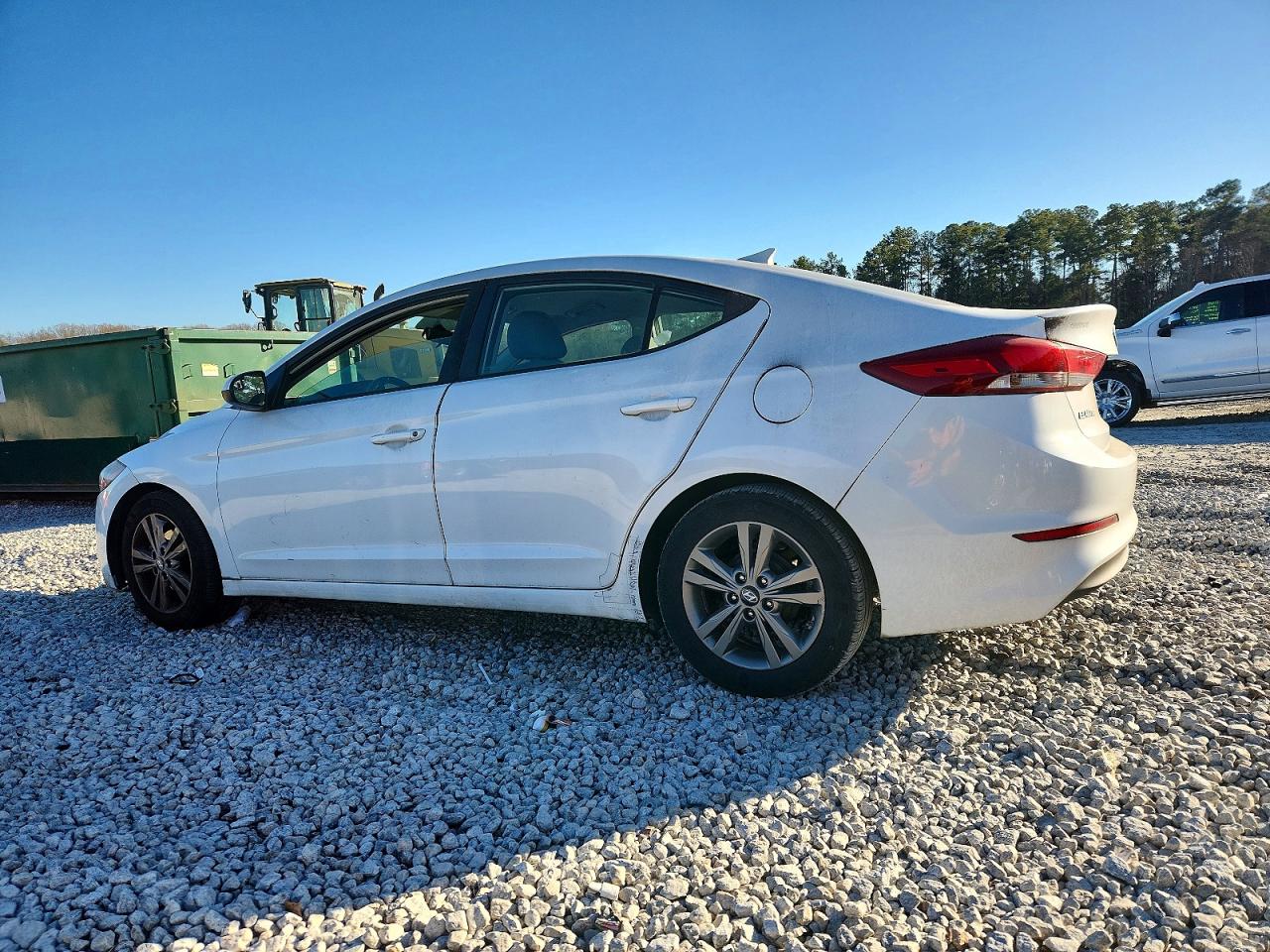 2017 HYUNDAI ELANTRA photo 2