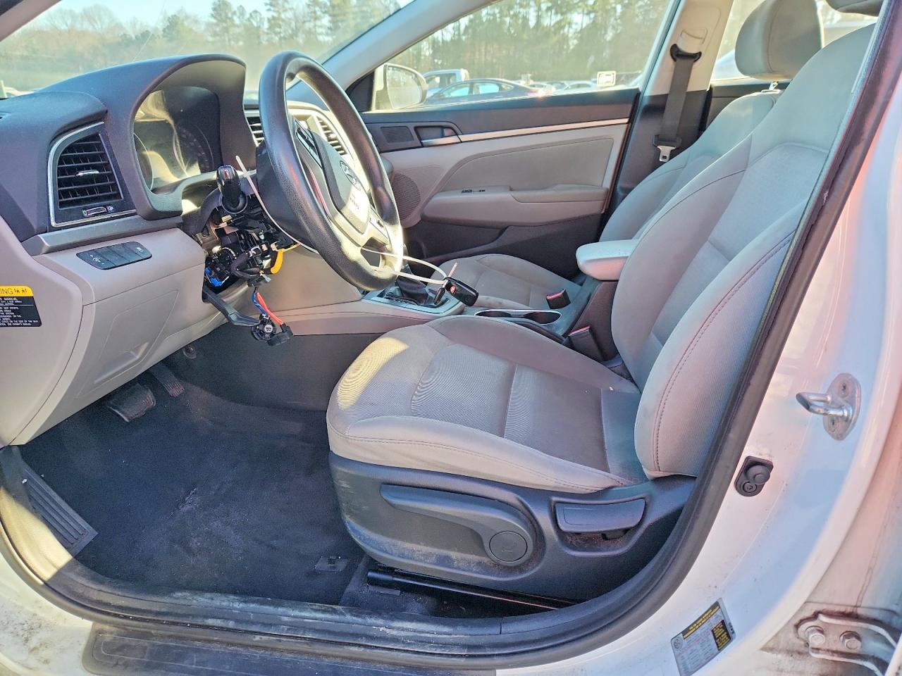 2017 HYUNDAI ELANTRA photo 7