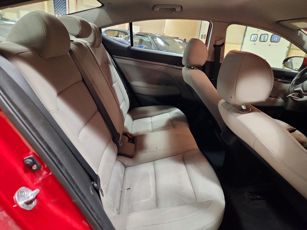 2017 HYUNDAI ELANTRA SE photo 10