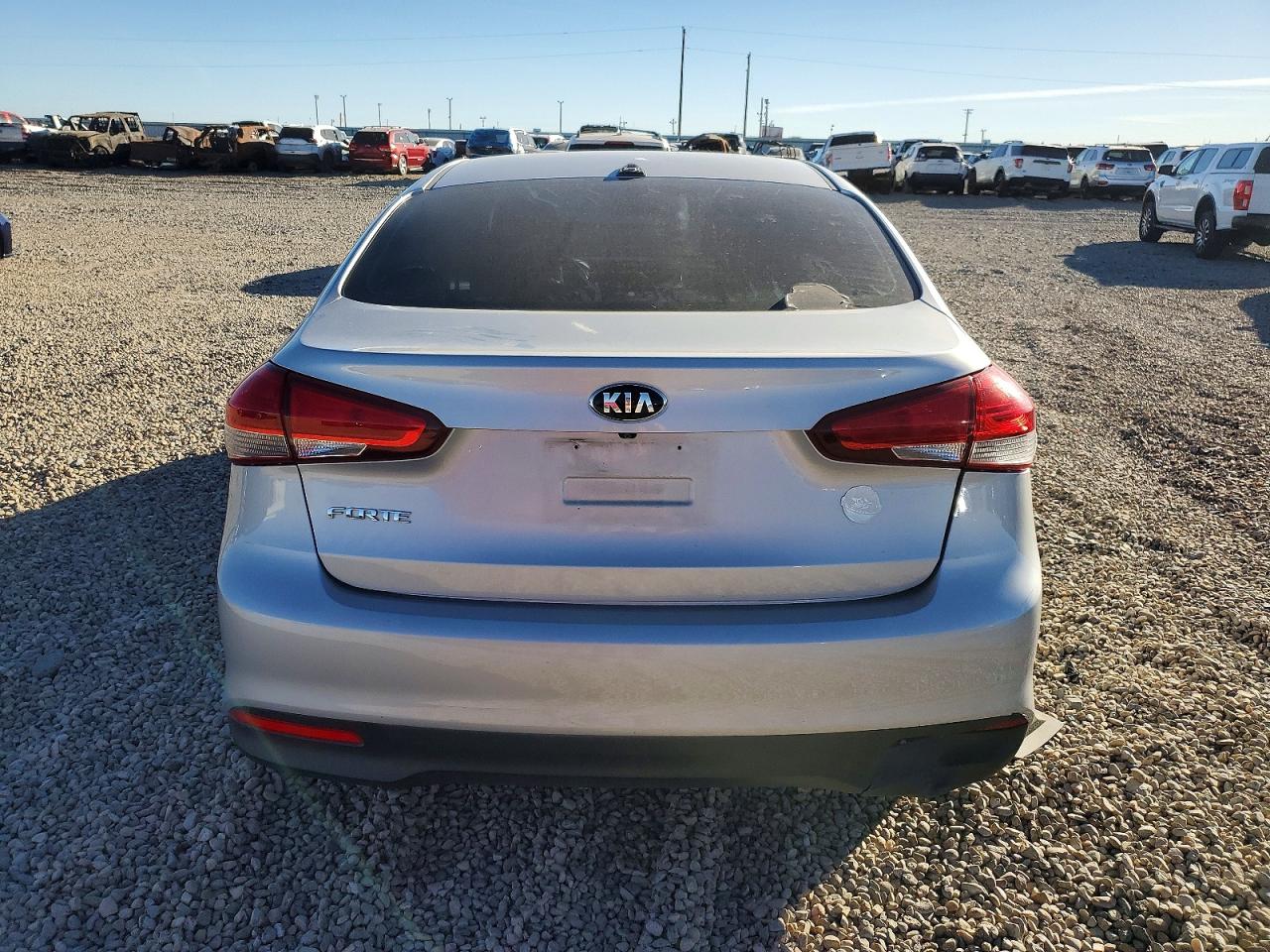 2017 KIA FORTE LX photo 21