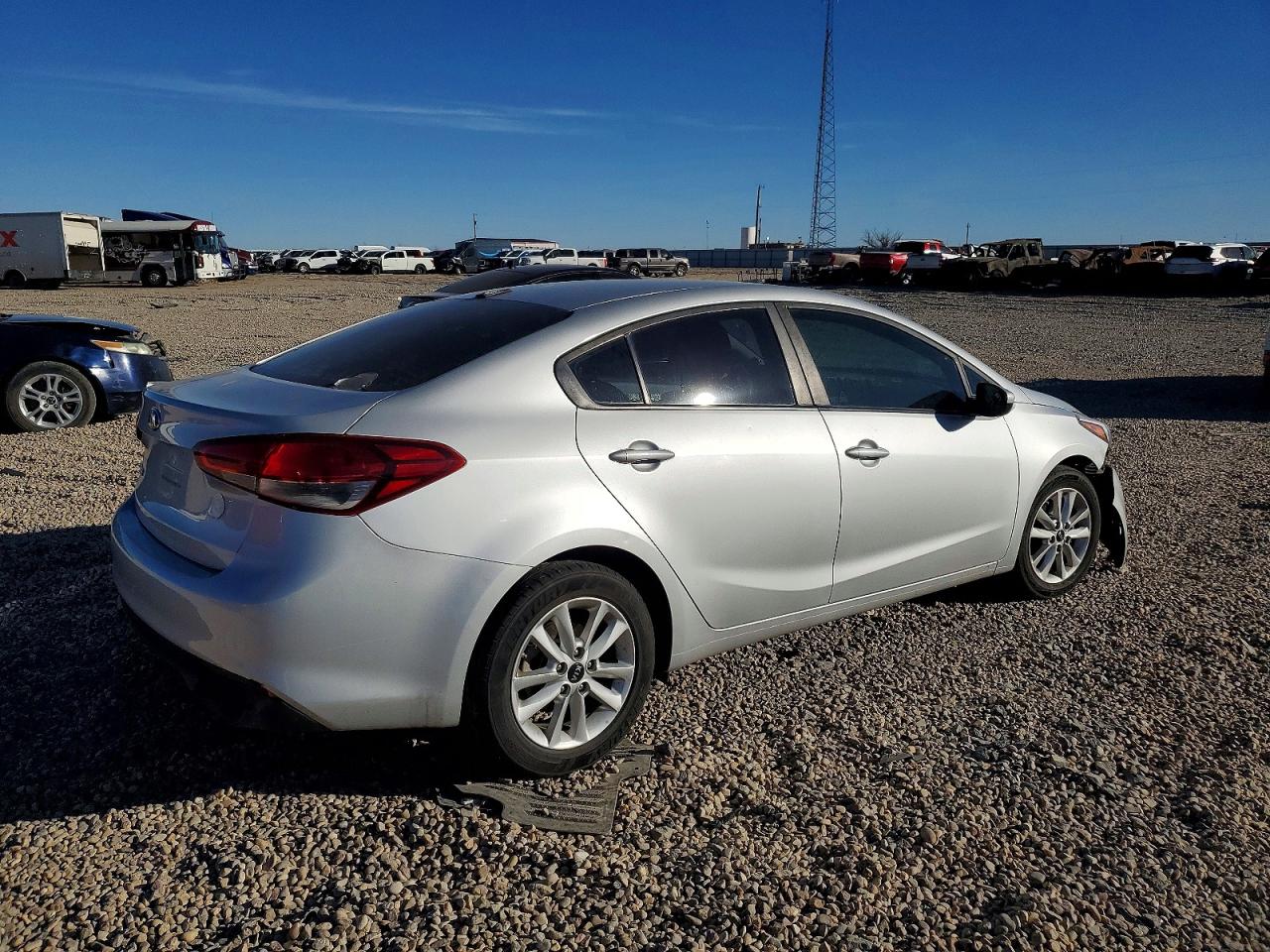 2017 KIA FORTE LX photo 9