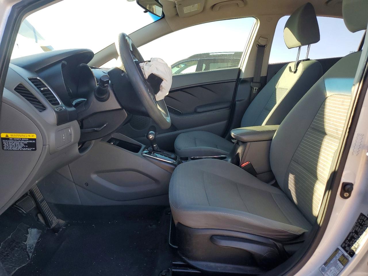 2017 KIA FORTE LX photo 25