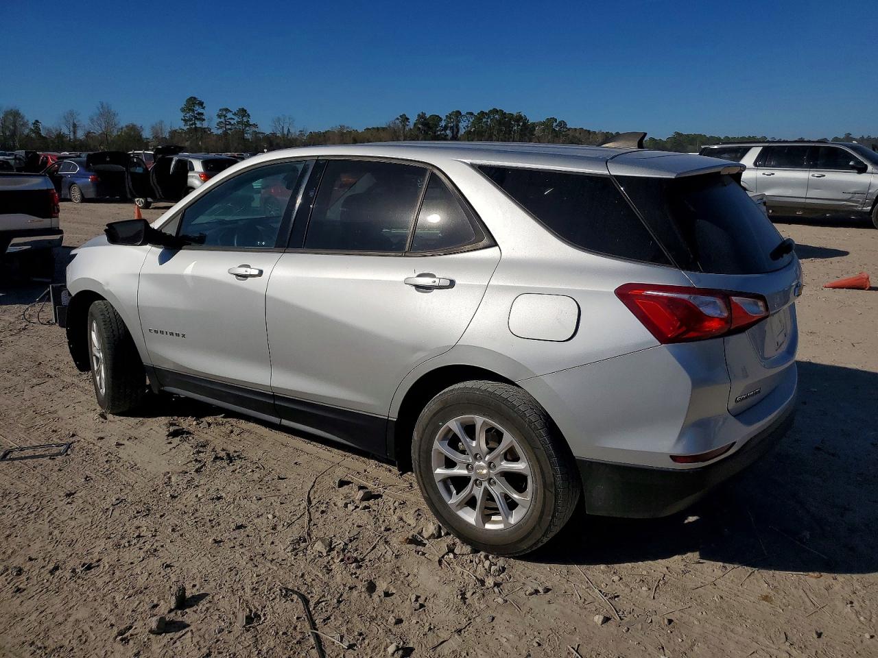 2019 CHEVROLET EQUINOX LS photo 2