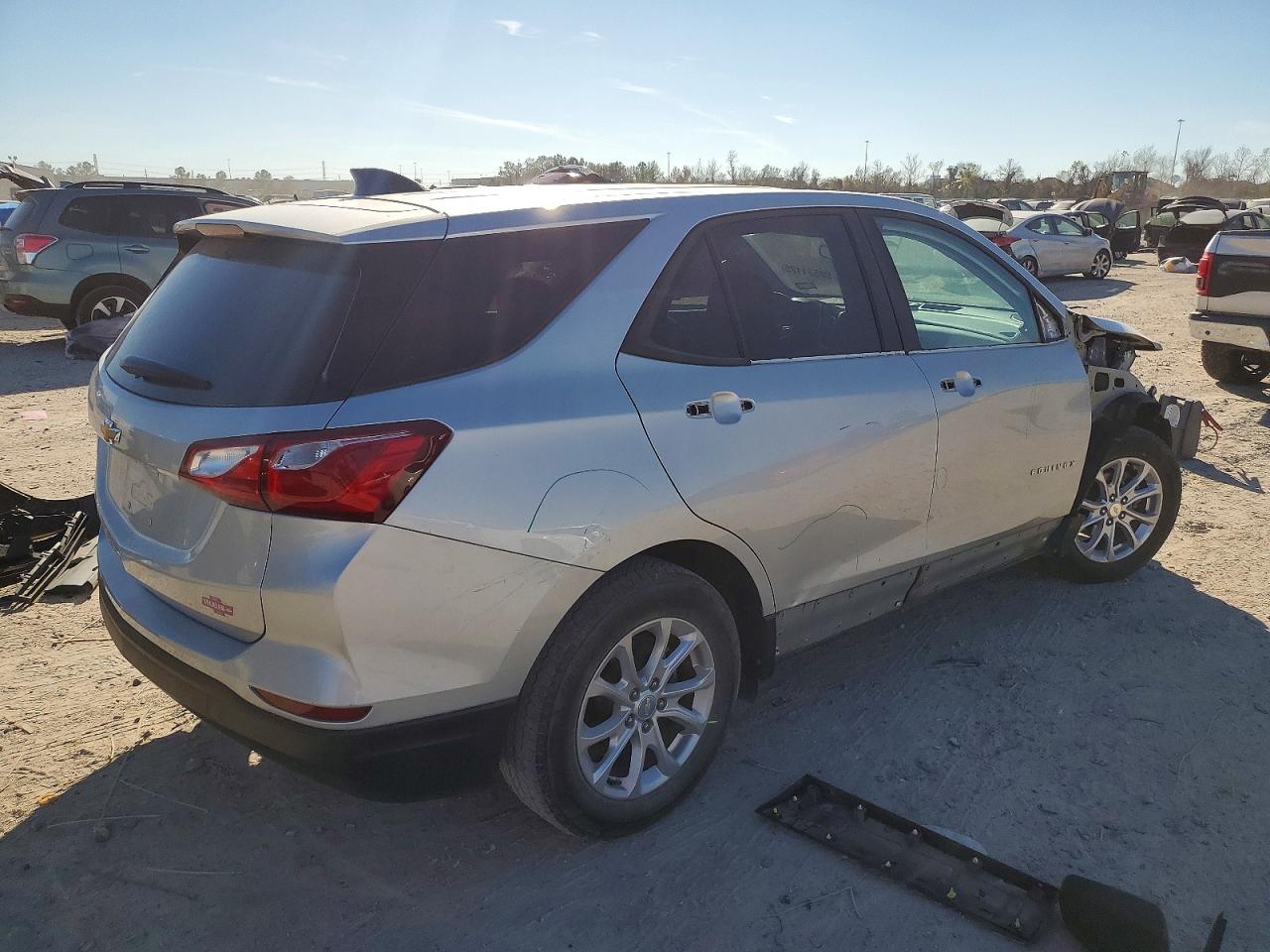 2019 CHEVROLET EQUINOX LS photo 3