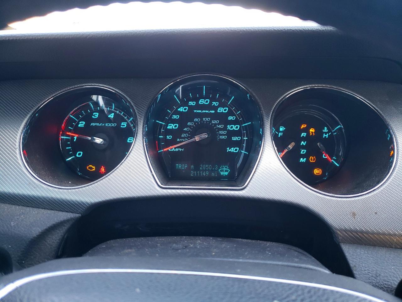 2010 FORD TAURUS SHO photo 17