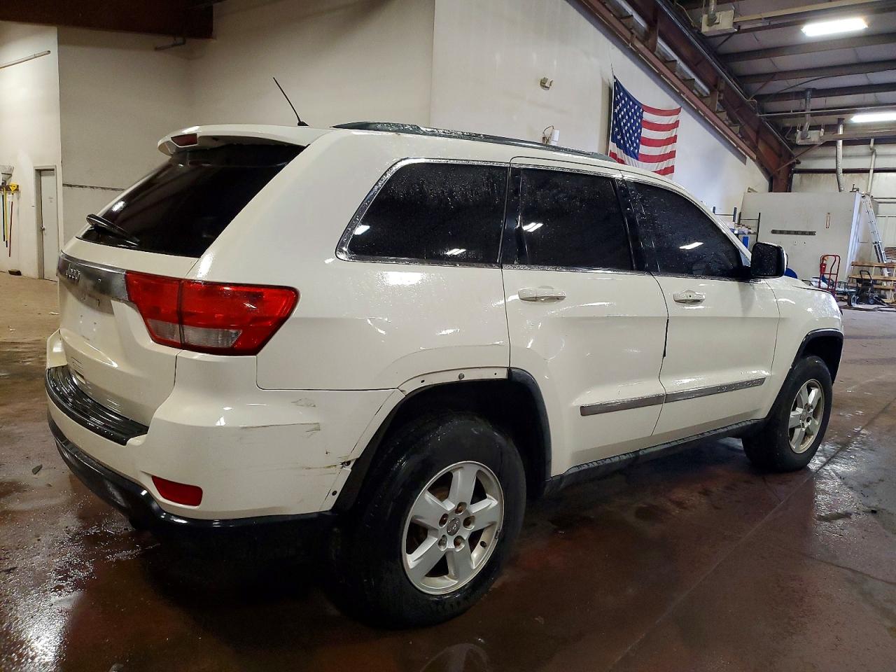 2011 JEEP GRAND CHEROKEE LAREDO photo 3