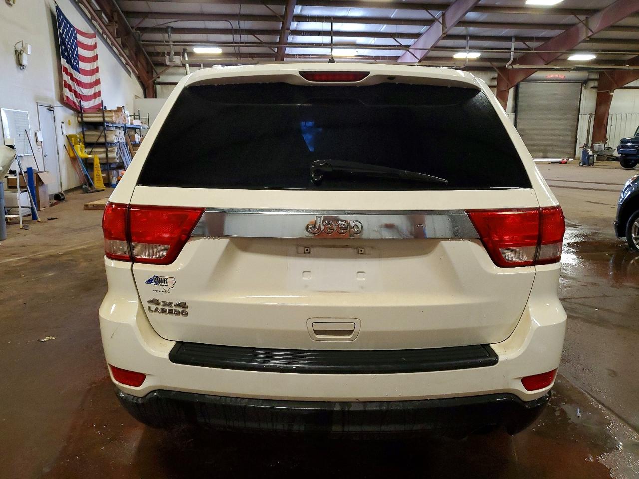 2011 JEEP GRAND CHEROKEE LAREDO photo 6