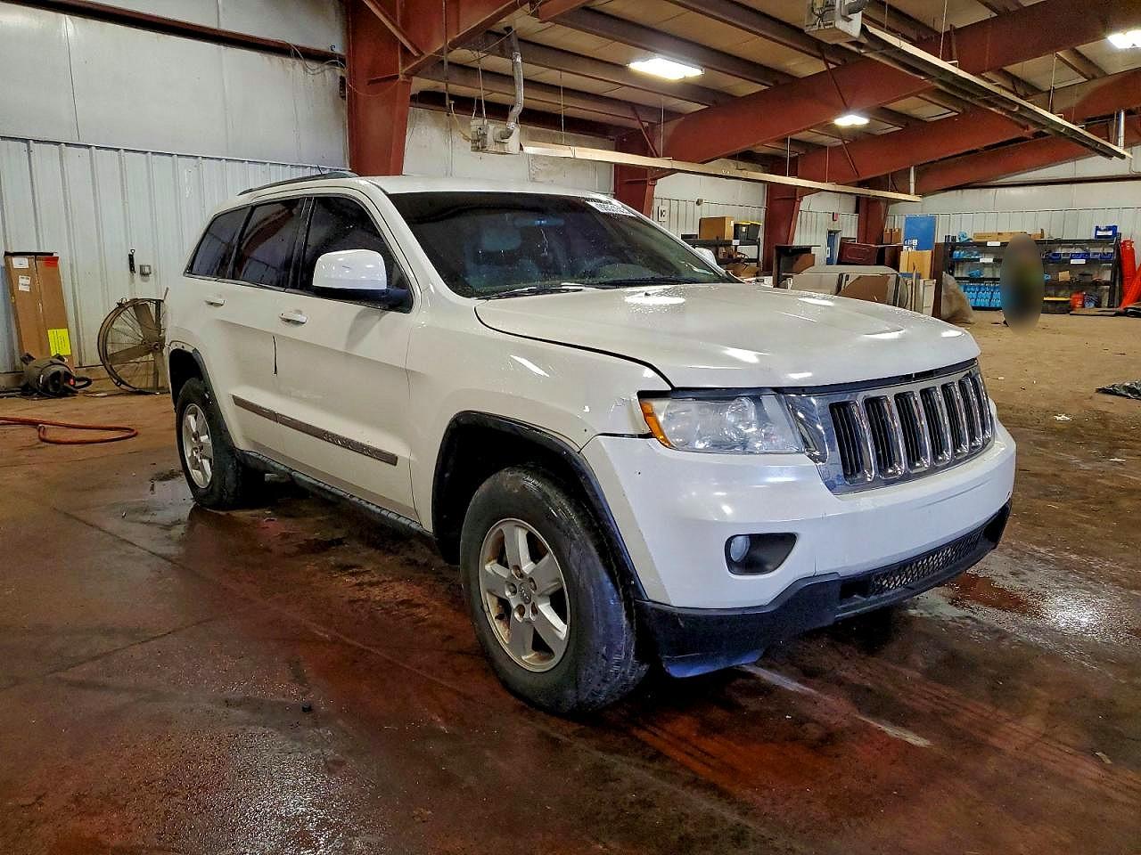 2011 JEEP GRAND CHEROKEE LAREDO photo 4