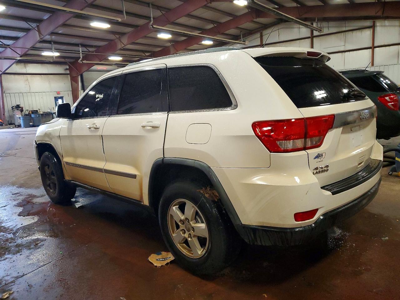 2011 JEEP GRAND CHEROKEE LAREDO photo 2