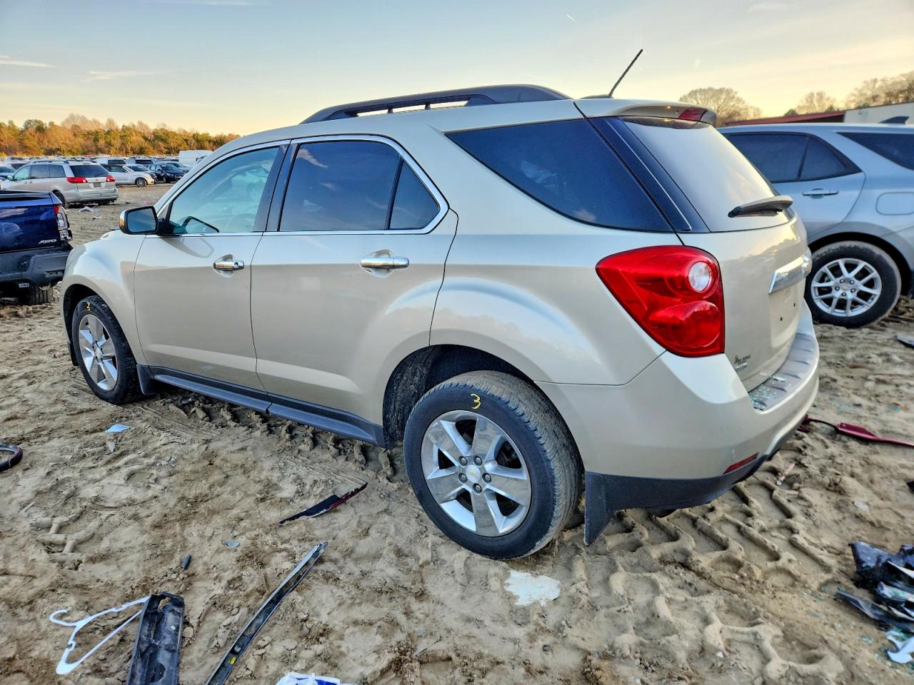 2015 CHEVROLET EQUINOX LT photo 2