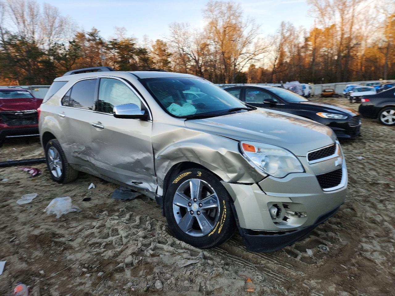 2015 CHEVROLET EQUINOX LT photo 4