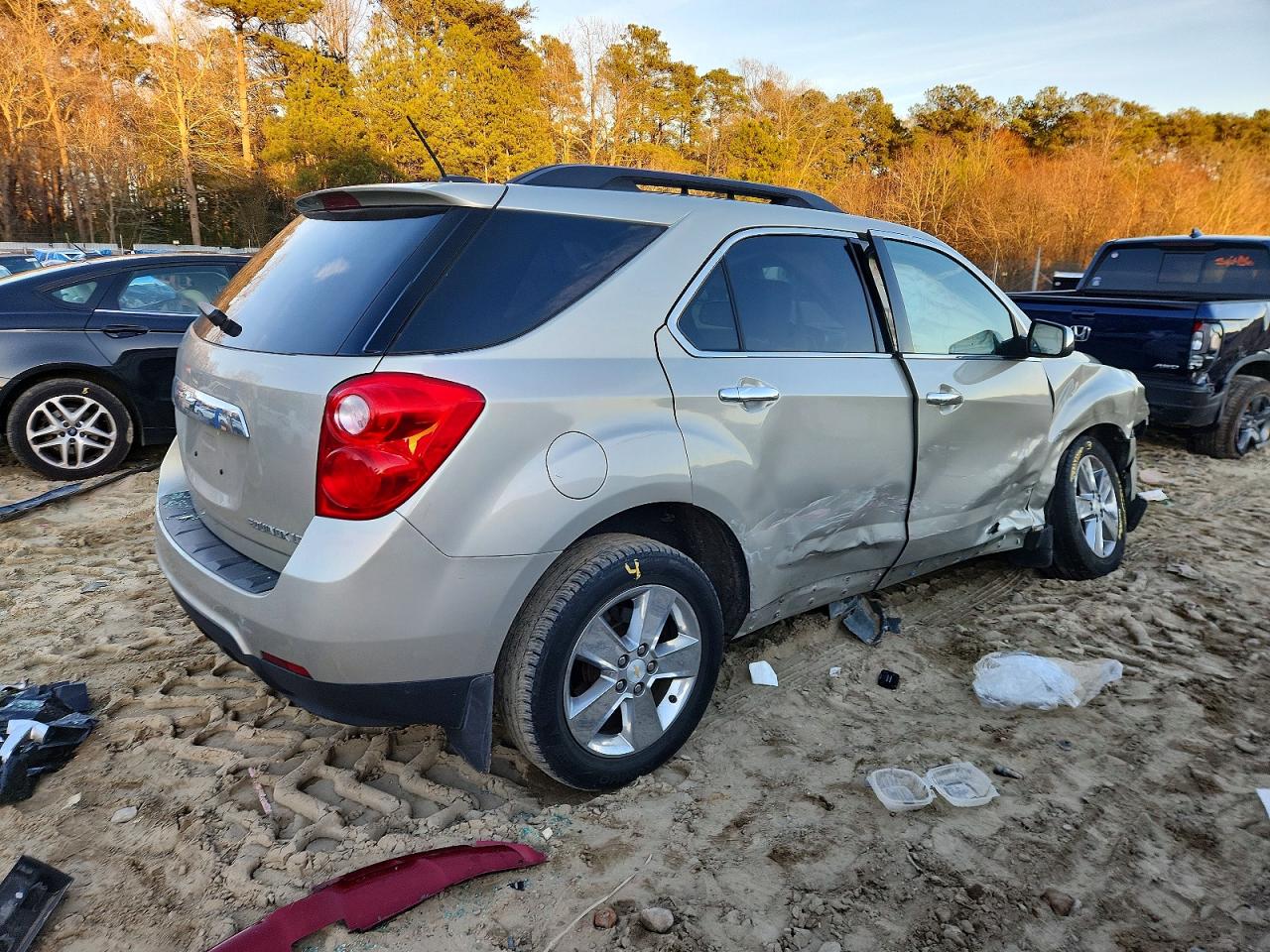 2015 CHEVROLET EQUINOX LT photo 3