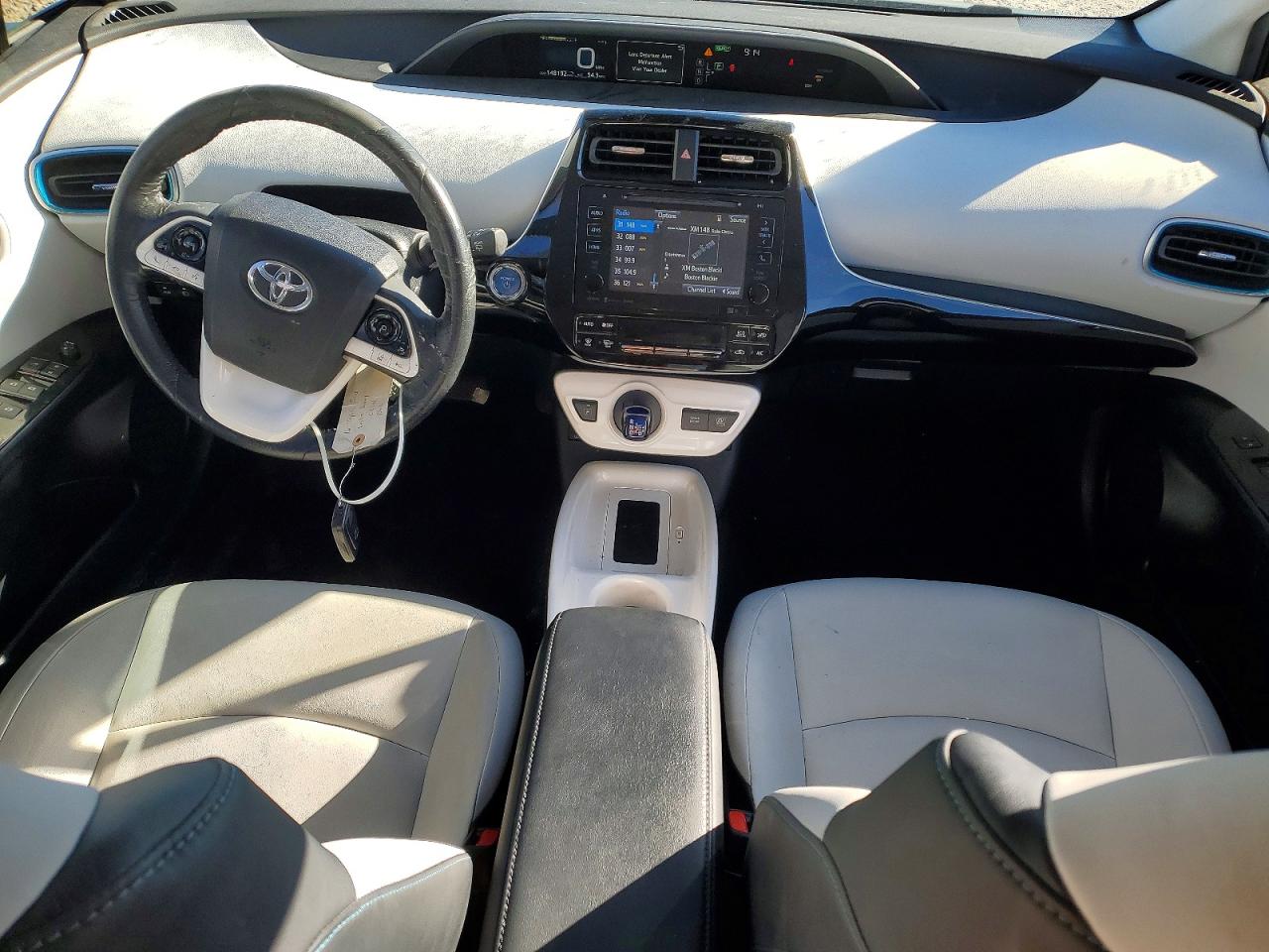 2016 TOYOTA PRIUS photo 8