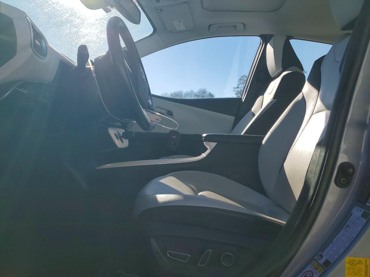 2016 TOYOTA PRIUS photo 7