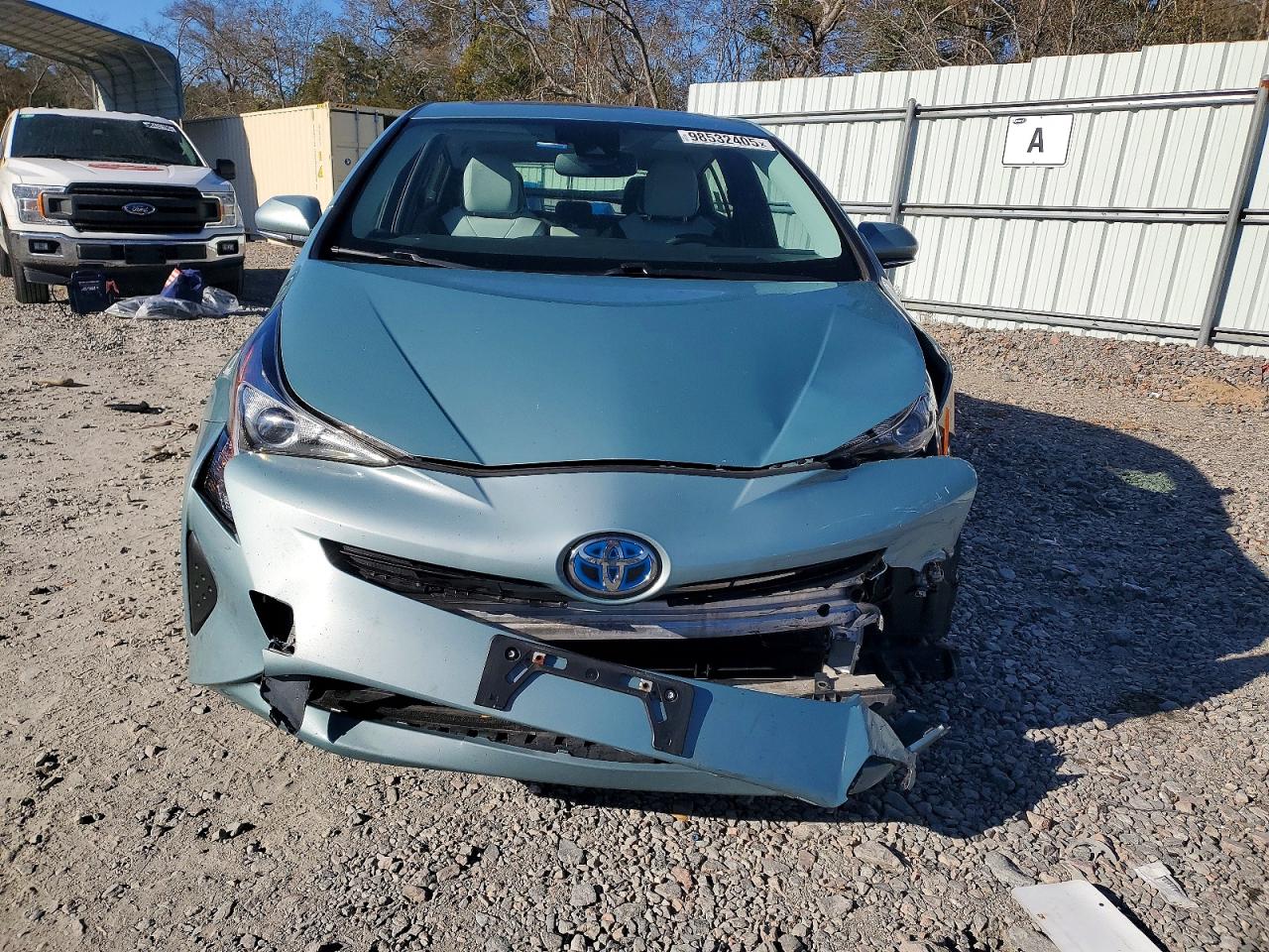 2016 TOYOTA PRIUS photo 5