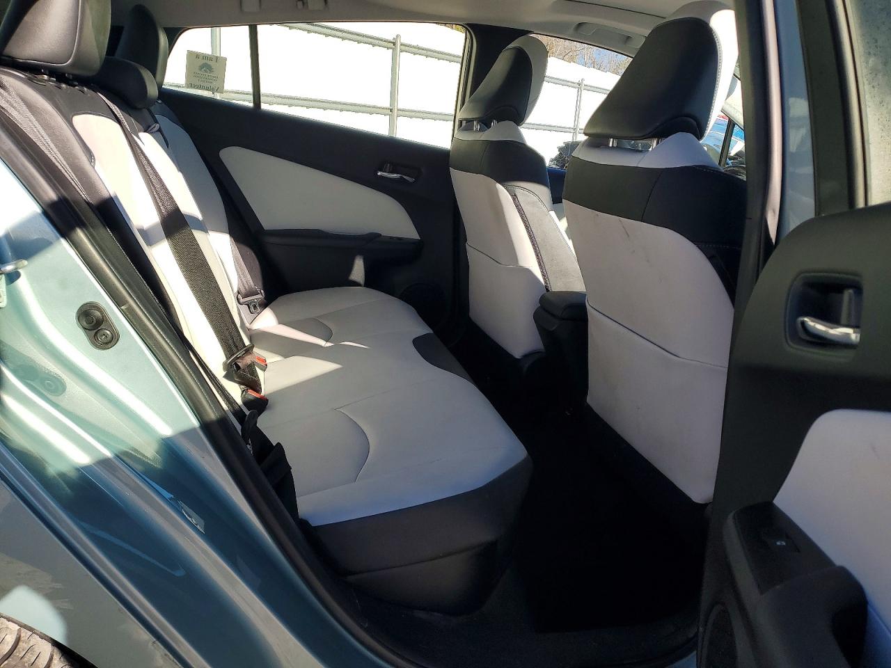 2016 TOYOTA PRIUS photo 10