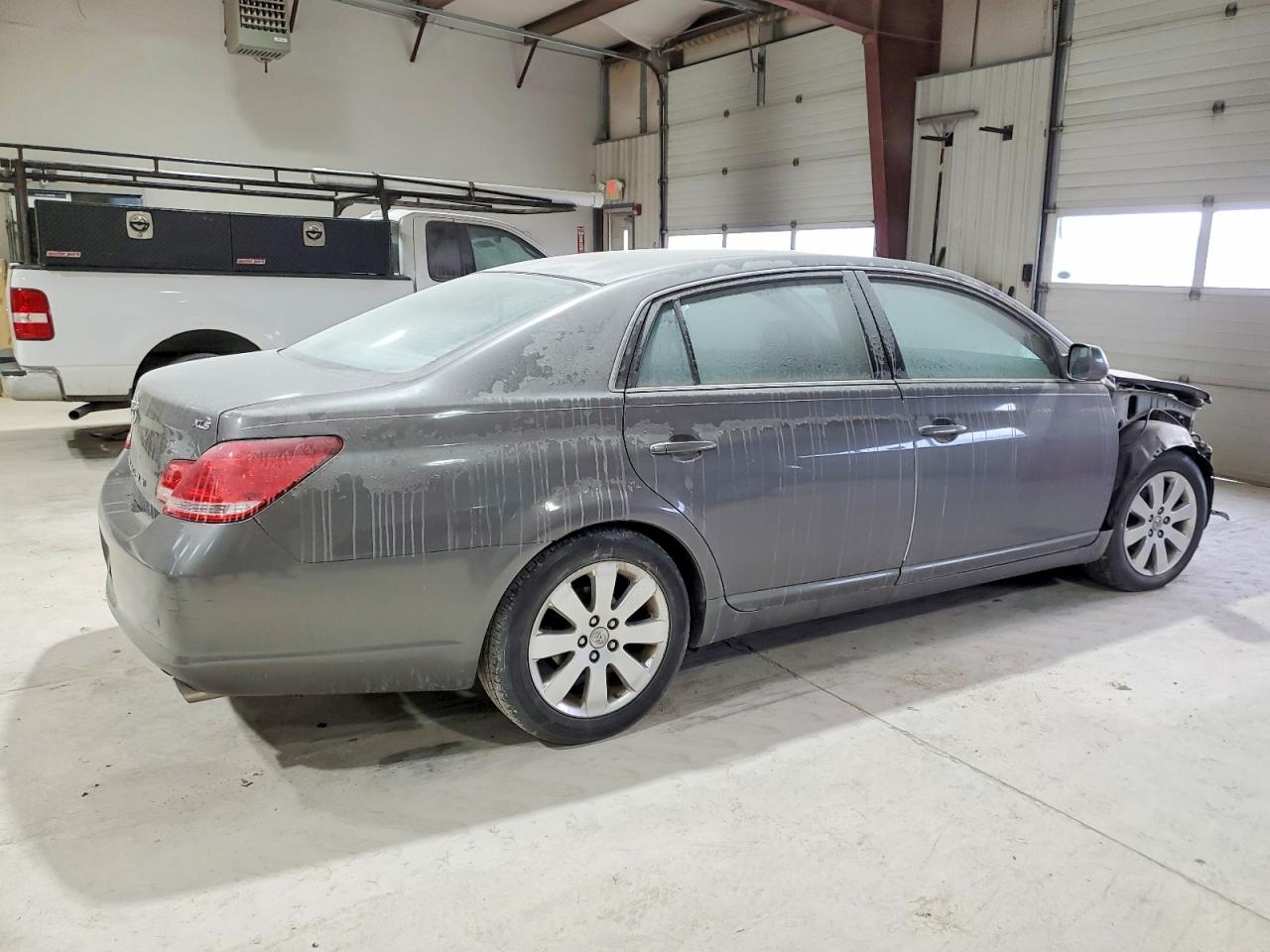 2006 TOYOTA AVALON XL photo 3