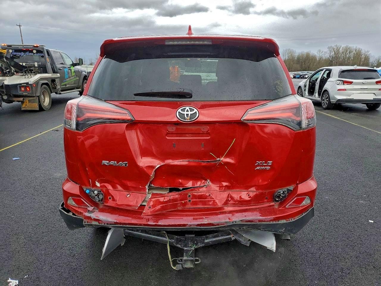 2017 TOYOTA RAV4 XLE photo 6