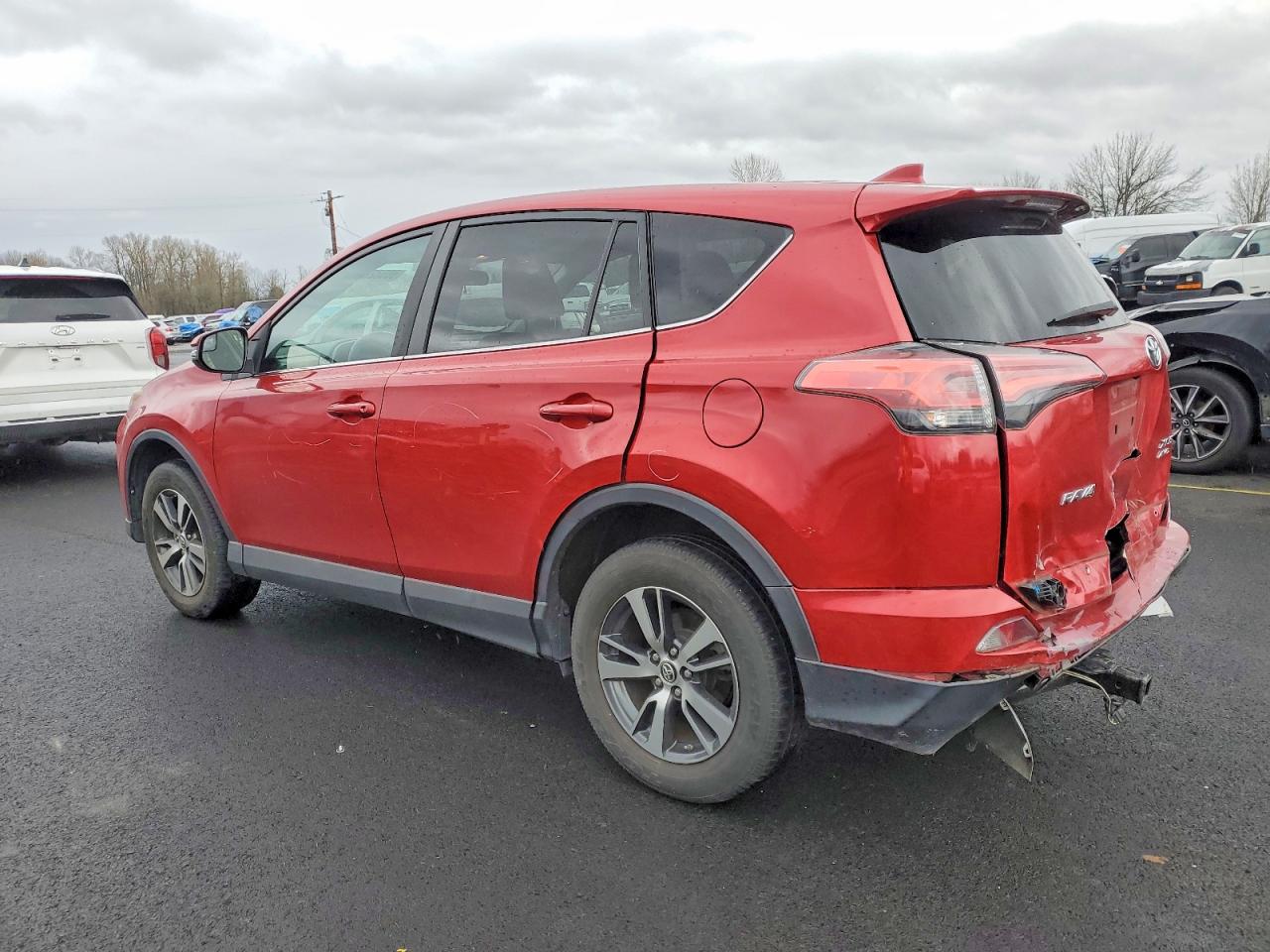 2017 TOYOTA RAV4 XLE photo 2