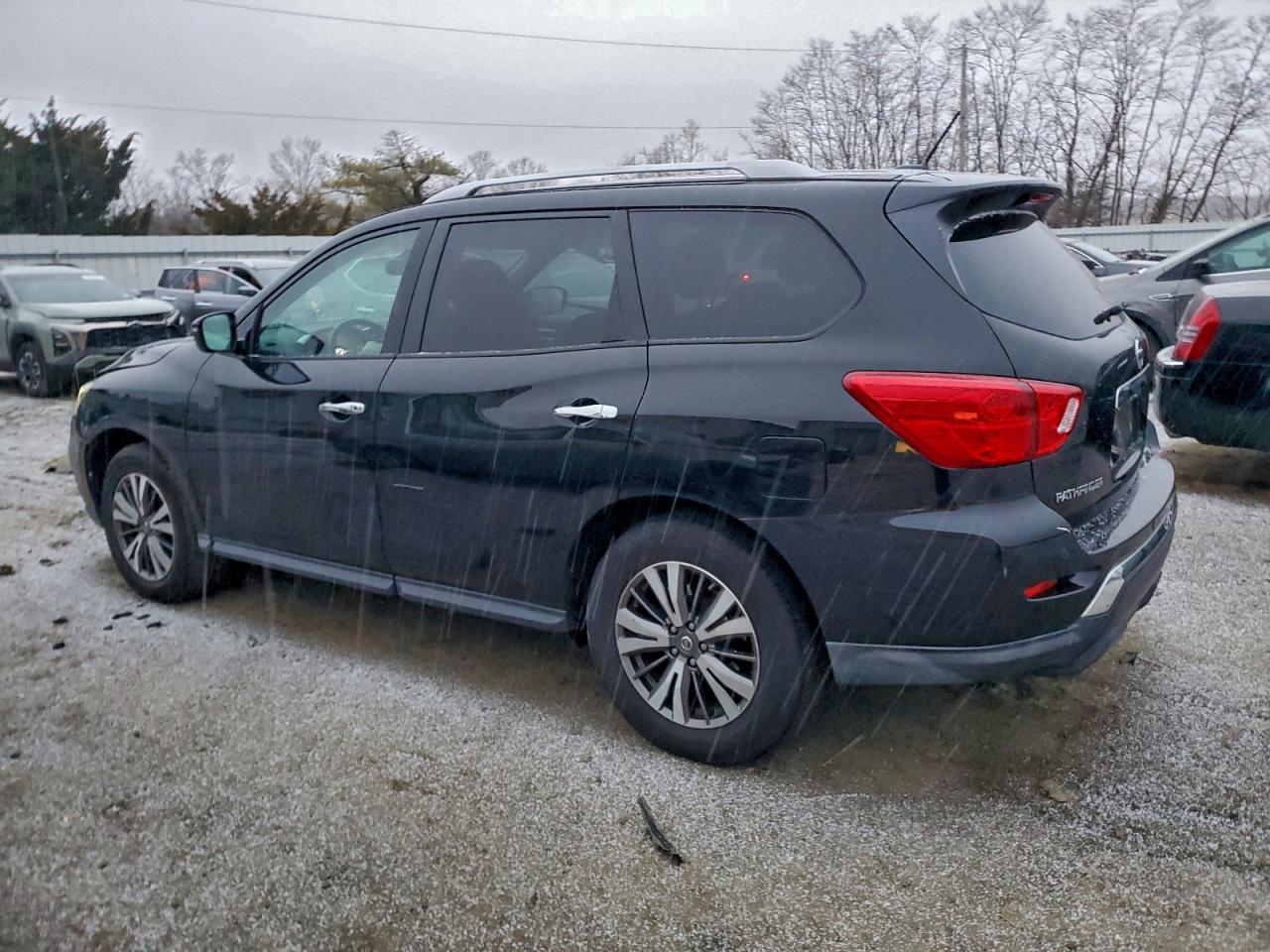 2017 NISSAN PATHFINDER S photo 2