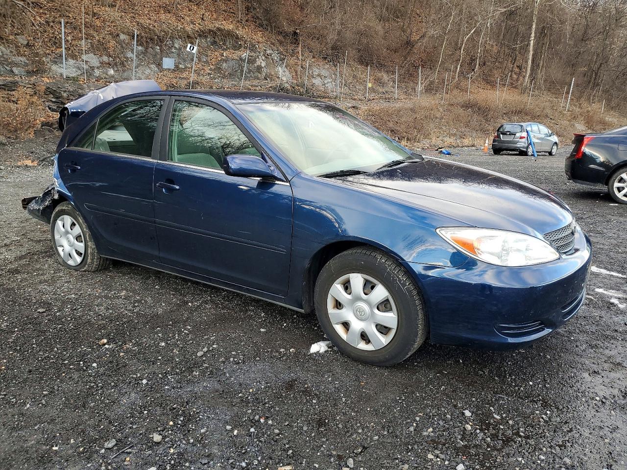 2002 TOYOTA CAMRY LE photo 4