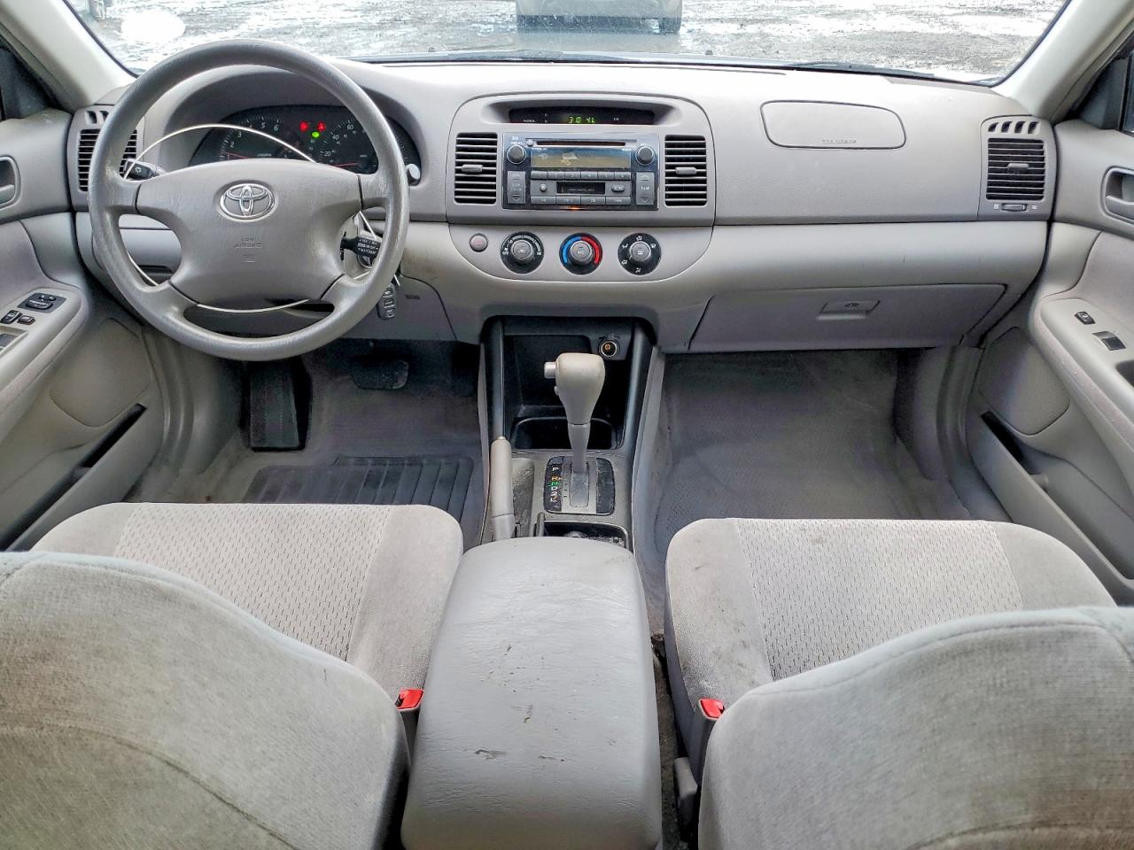 2002 TOYOTA CAMRY LE photo 8