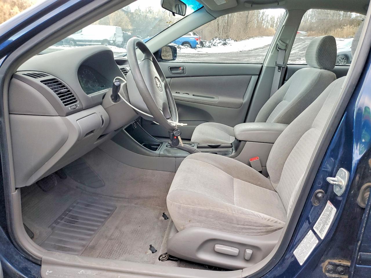 2002 TOYOTA CAMRY LE photo 7