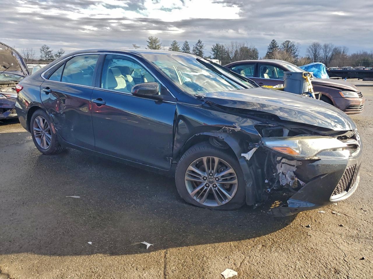 2017 TOYOTA CAMRY LE photo 4