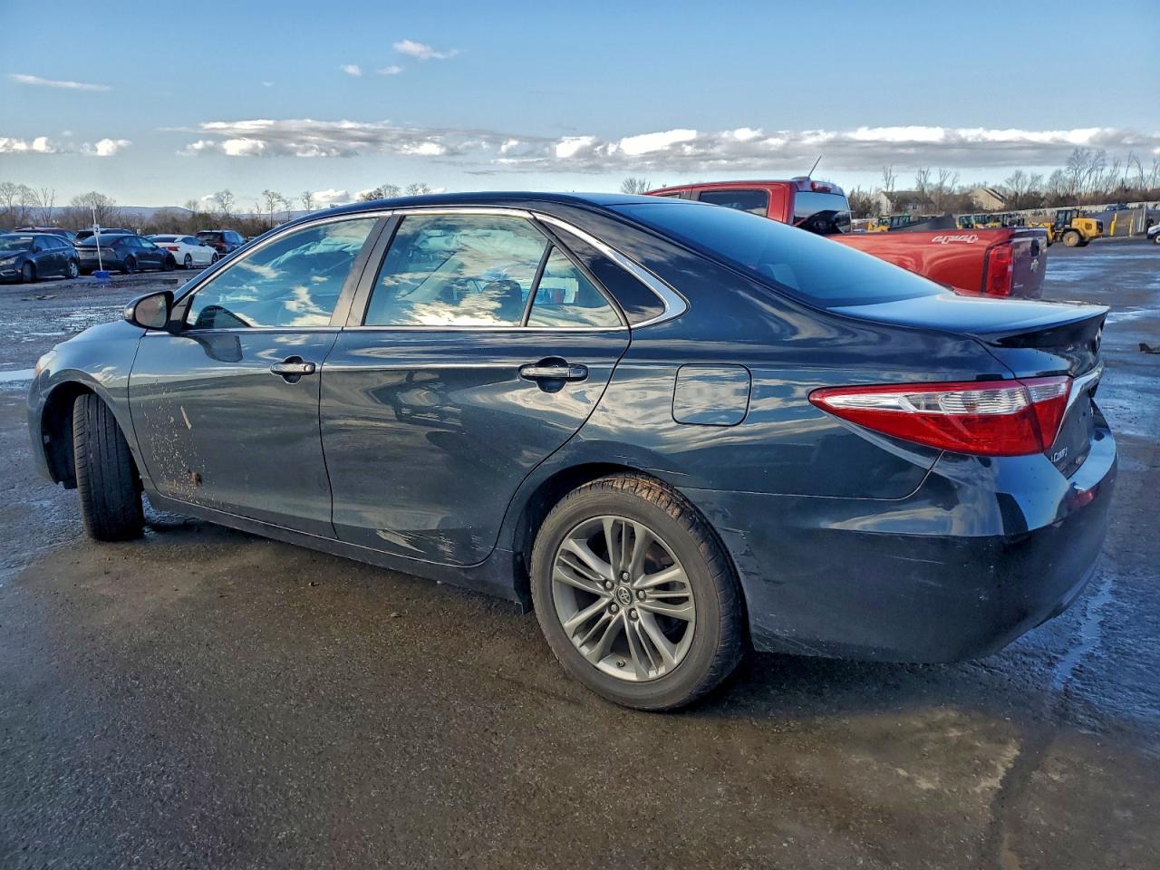2017 TOYOTA CAMRY LE photo 2