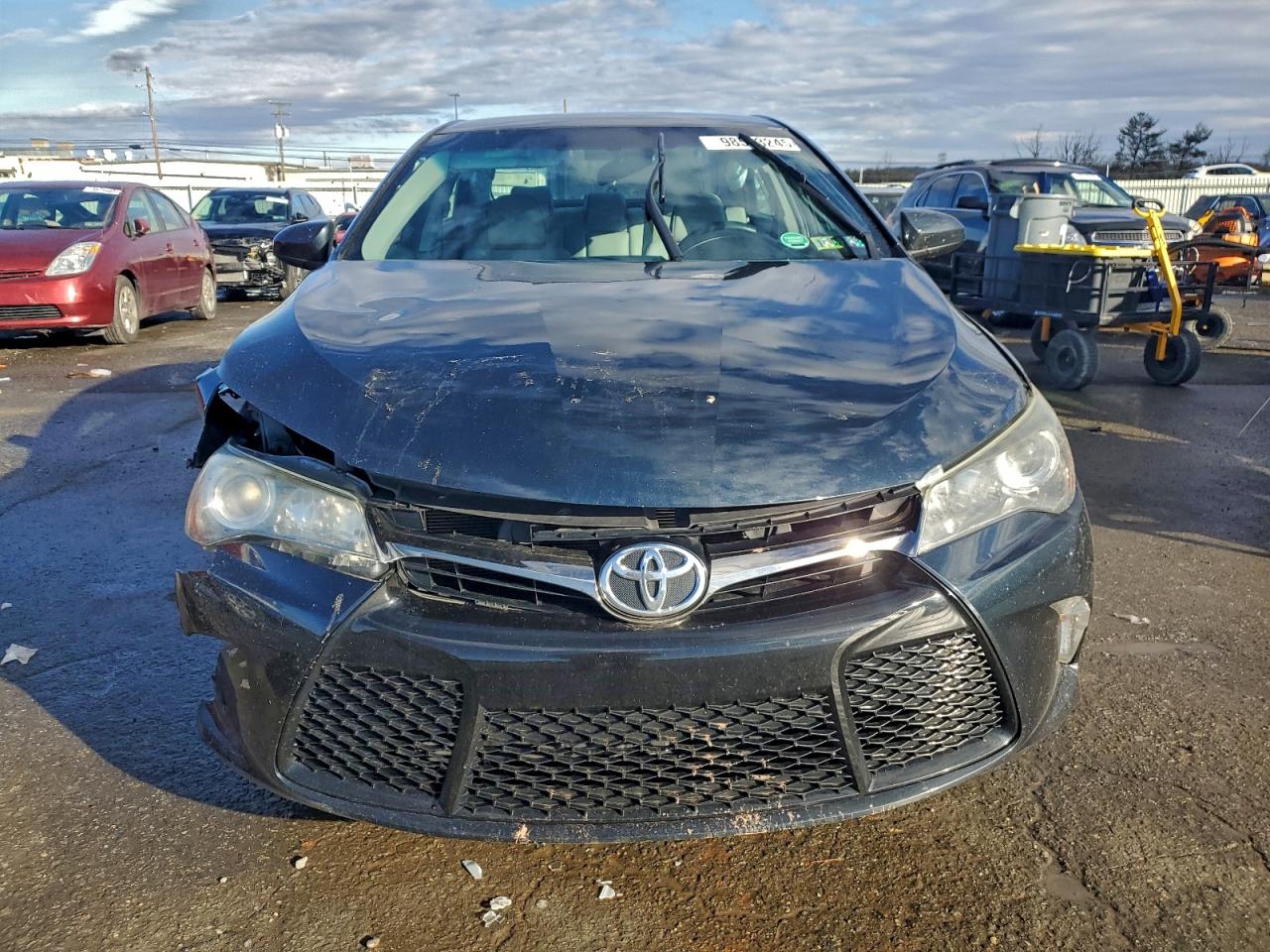 2017 TOYOTA CAMRY LE photo 5
