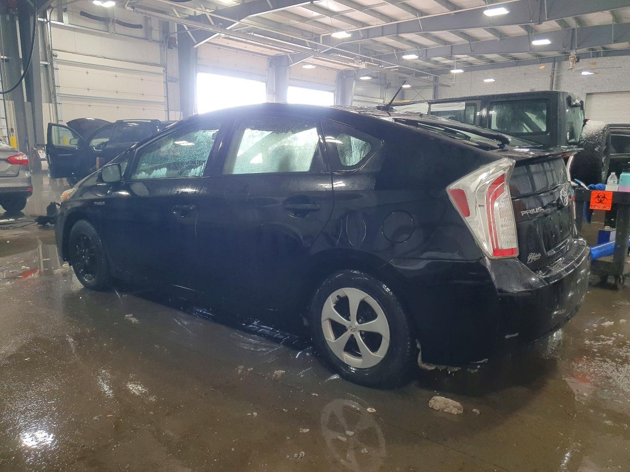 2014 TOYOTA PRIUS photo 3