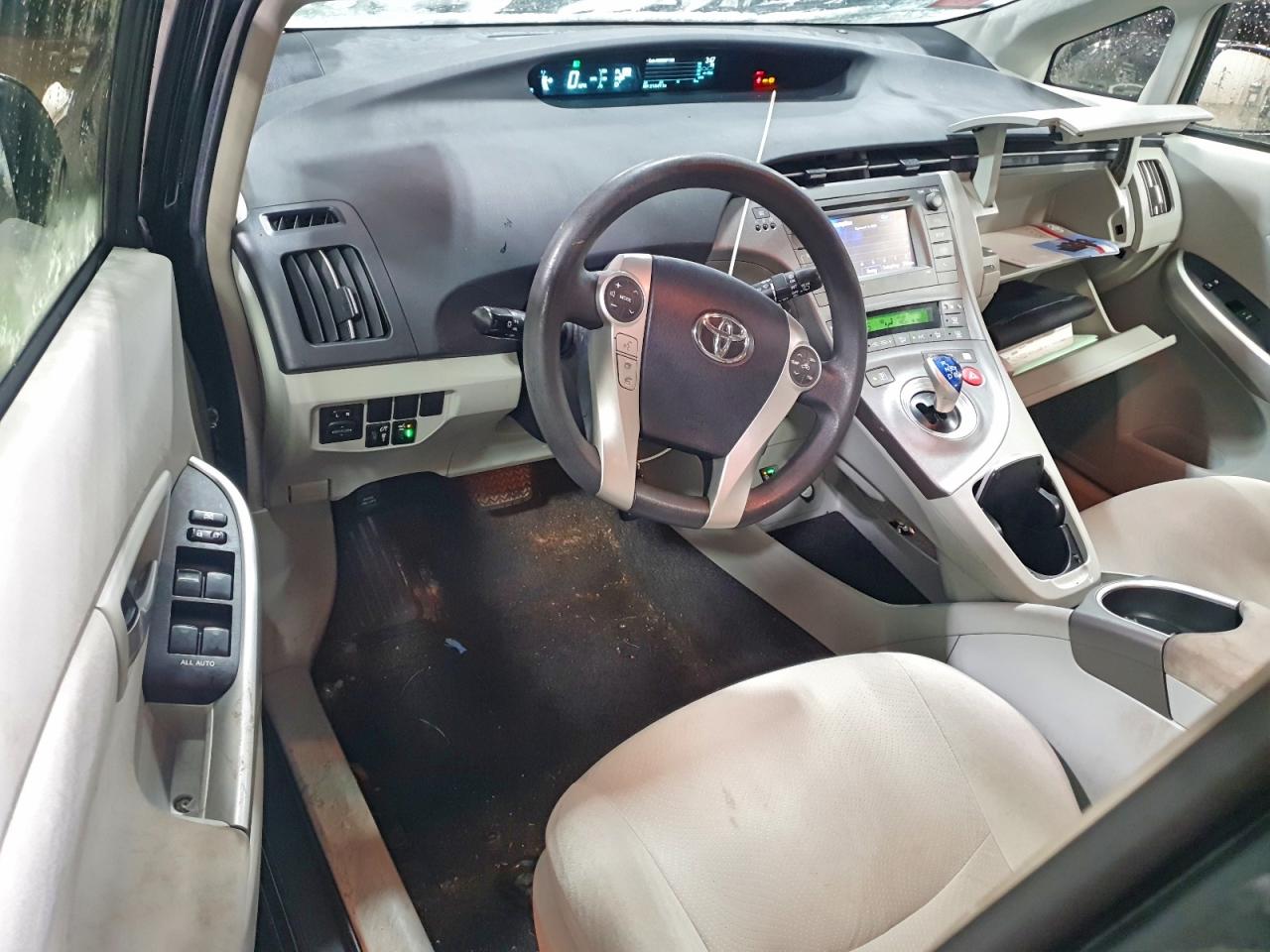 2014 TOYOTA PRIUS photo 15