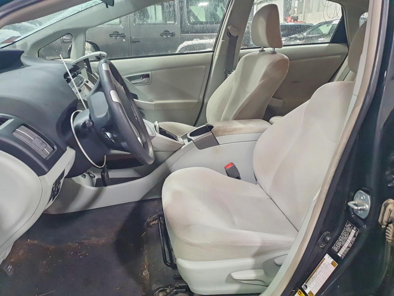 2014 TOYOTA PRIUS photo 13