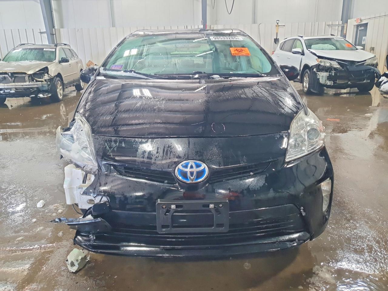 2014 TOYOTA PRIUS photo 9