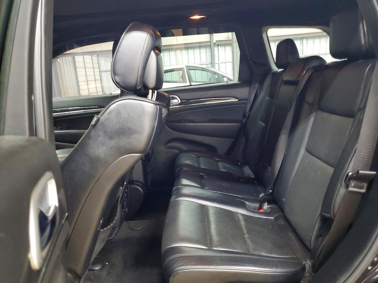 2015 JEEP GRAND CHEROKEE OVERLAND photo 11