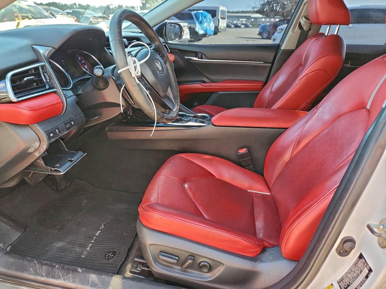 2018 TOYOTA CAMRY XSE photo 7