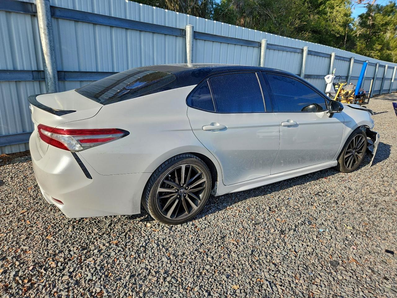 2018 TOYOTA CAMRY XSE photo 3
