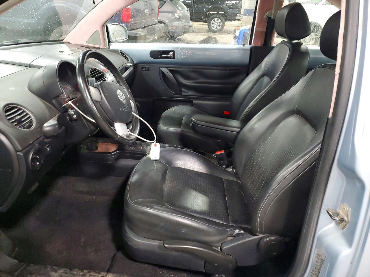 2009 VOLKSWAGEN NEW BEETLE S photo 7