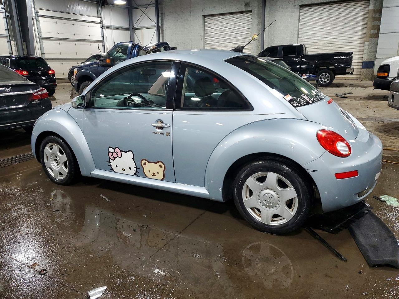 2009 VOLKSWAGEN NEW BEETLE S photo 2
