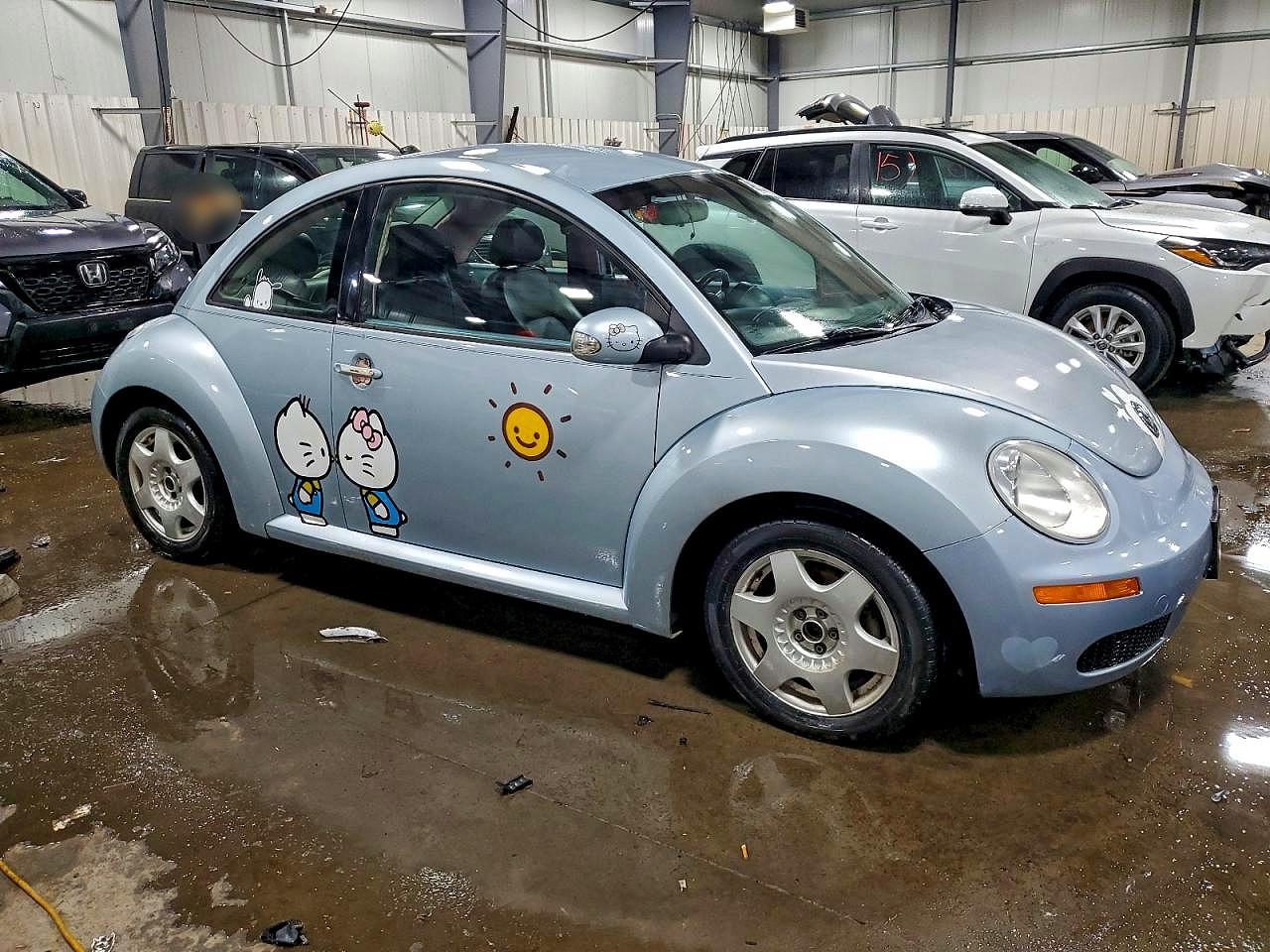2009 VOLKSWAGEN NEW BEETLE S photo 4