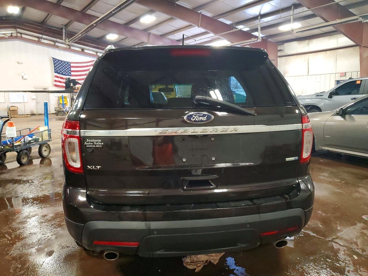 2013 FORD EXPLORER XLT photo 6