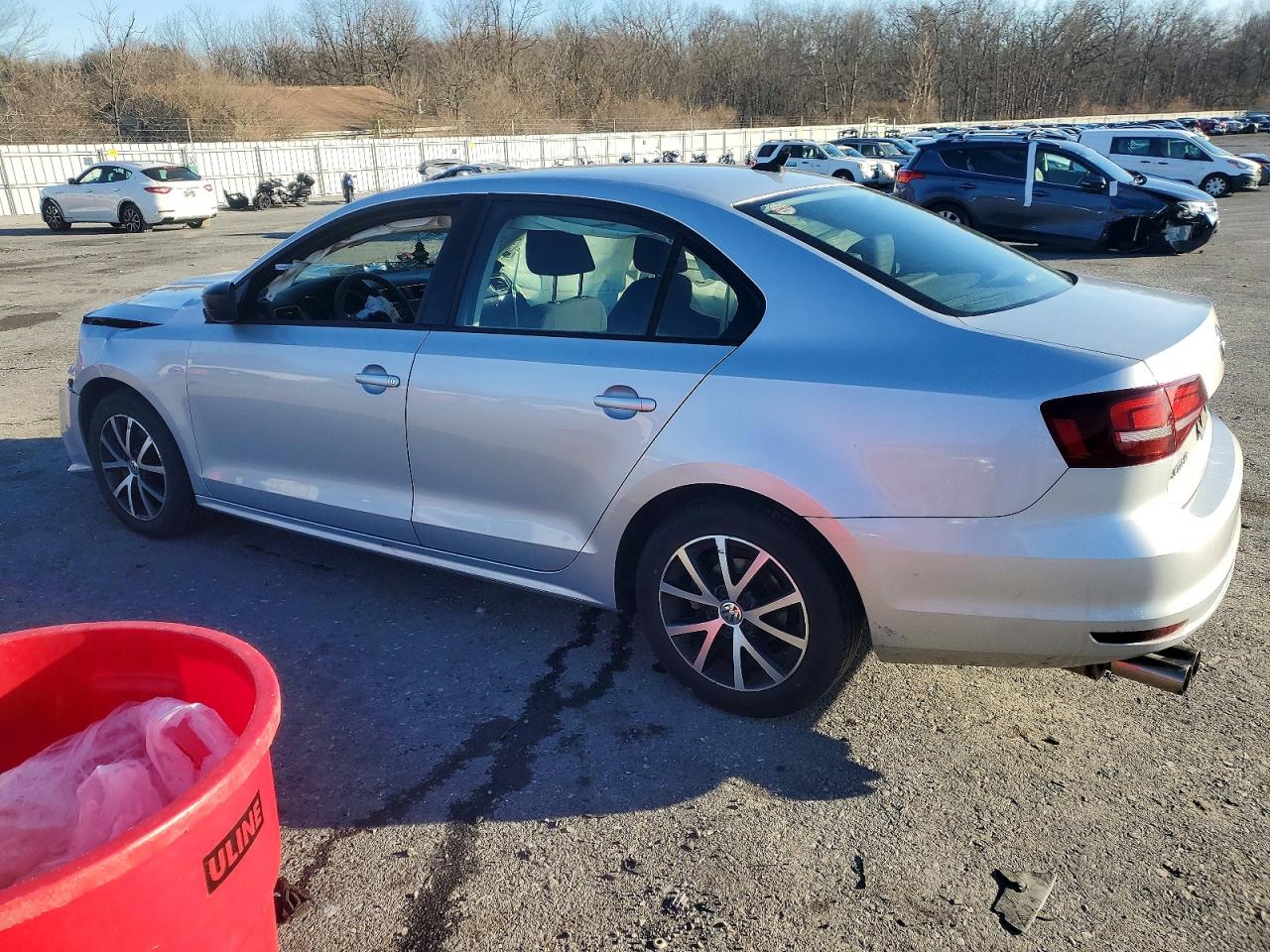 2016 VOLKSWAGEN JETTA SE photo 2
