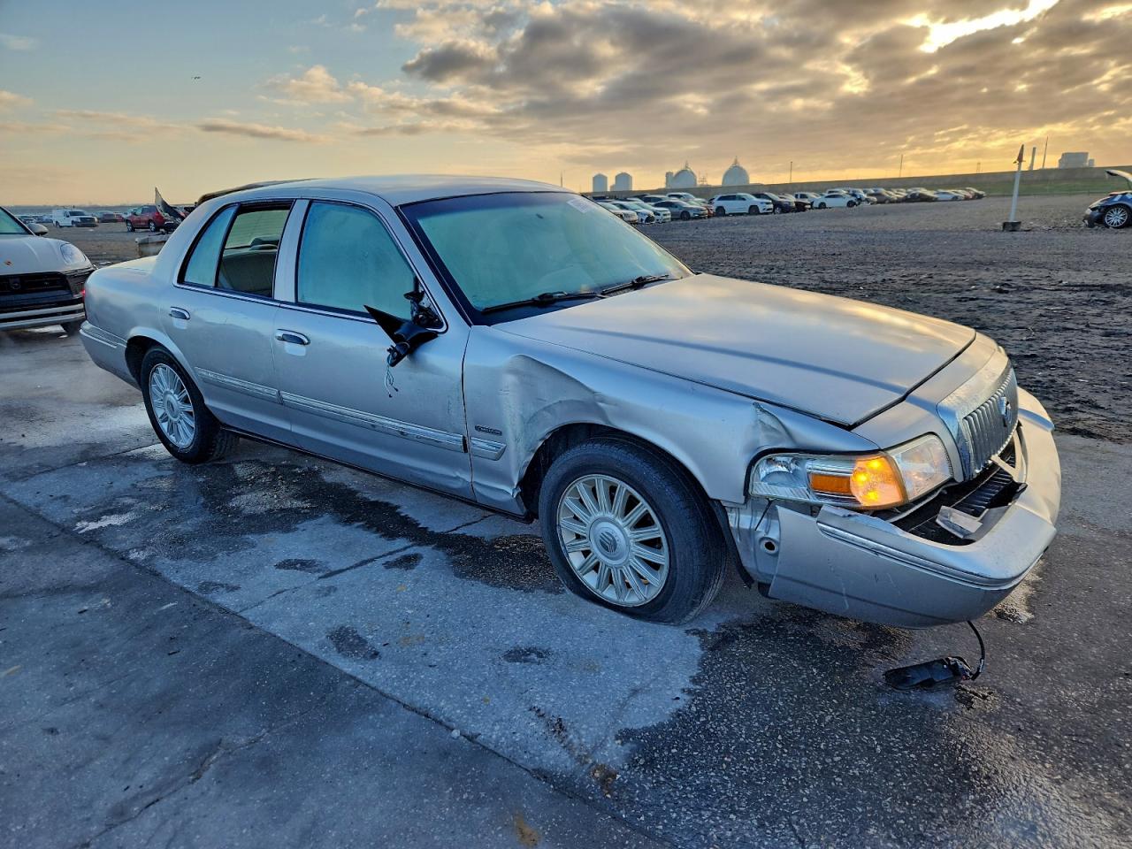 2009 MERCURY GRAND MARQUIS LS photo 4