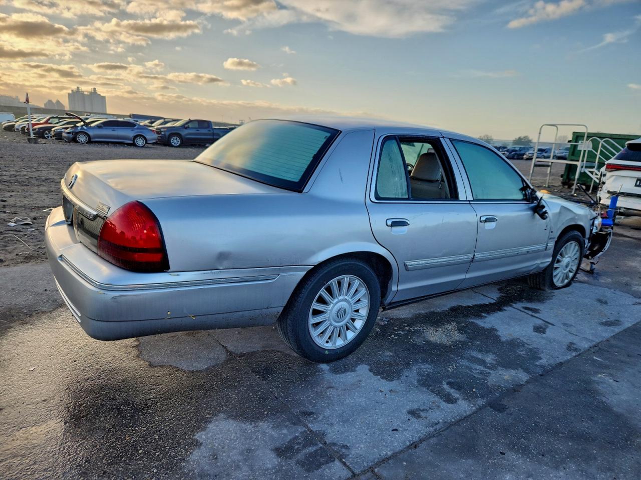 2009 MERCURY GRAND MARQUIS LS photo 3