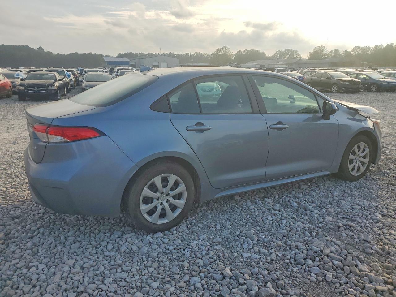 2022 TOYOTA COROLLA LE photo 3